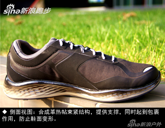 侧面视图：合成革热帖束紧结构，提供支撑，同时起到包裹作用，防止鞋面变形。