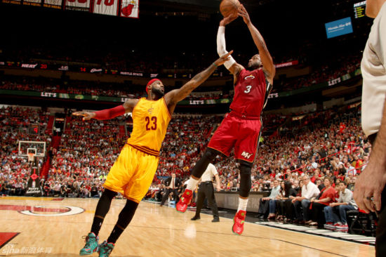 画面一转，詹韦已经在场上对战