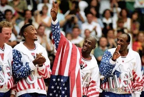 美国国旗当胶布贴标，这也算是史上最大的贴标了吧