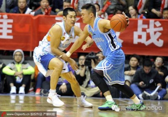 李学林因为穿鞋问题，被篮协罚款将近150万。