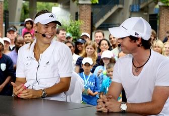 麦克罗伊和沃兹尼亚奇