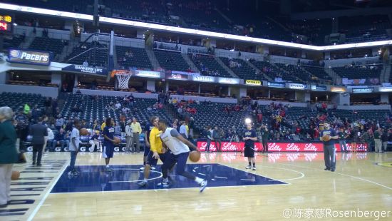 赛前热身保罗乔治反复在低位要球练习背筐的转身跳投