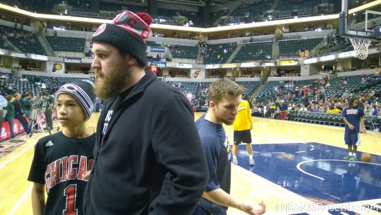 众多球迷驾车从芝加哥来到现场支持公牛队