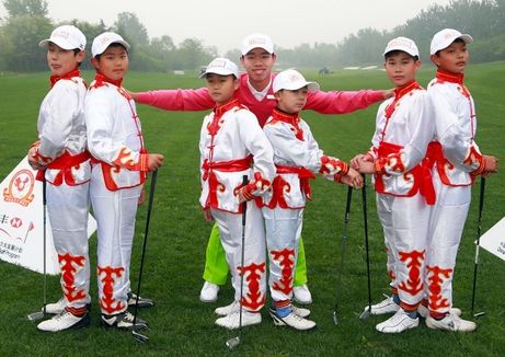 关天朗和汇丰青少年的小朋友们