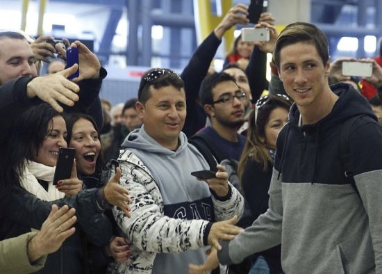 之前在机场 笑容依然迷人