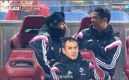 替补席上的C罗和金毛~