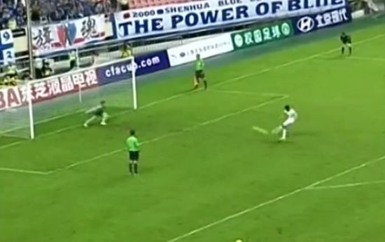 2012足协杯 王大雷扑出上海申鑫点球瞬间，与王大雷扑出哈扎兹点球的动作几乎一样