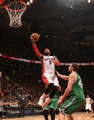 詹姆斯-约翰逊砍下两双数据