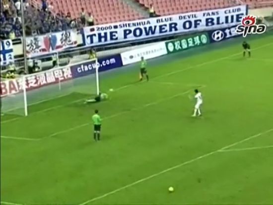 2012足协杯扑出红钻丁海峰的点球(向左)