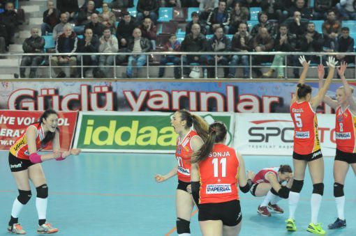 特拉布宗体育庆祝胜利