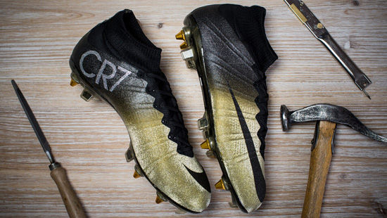 球鞋的金色代表了至高无上的荣誉