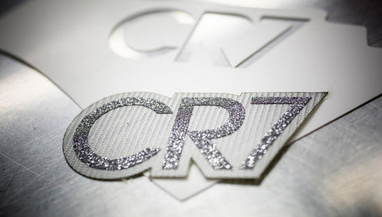 CR7的logo上镶上了真的钻石