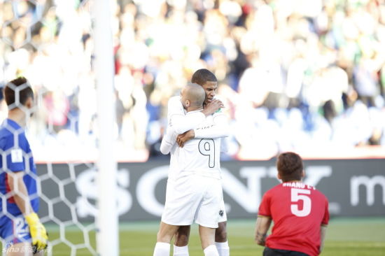 塔尔德利三度攻破恒大的球门