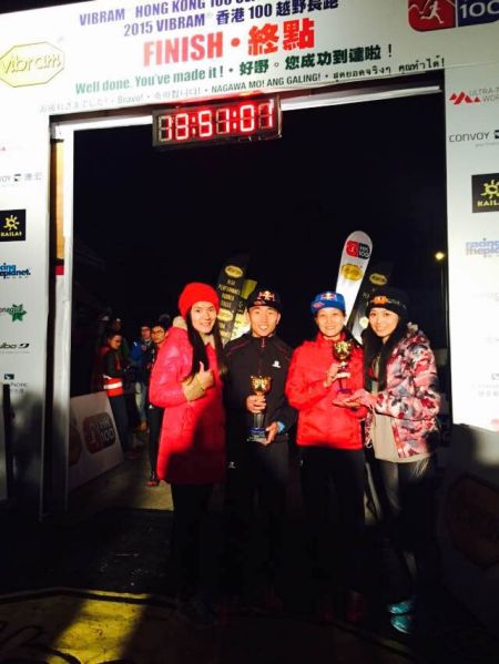 东丽以12小时40分的国内最好成绩获得了“香港100”女子组亚军。