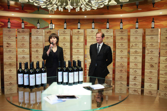 勒顿先生亲临逸仕赏度发布会