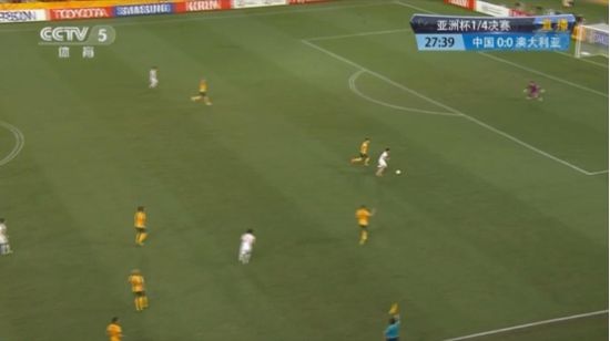 图23 武磊领球摆脱