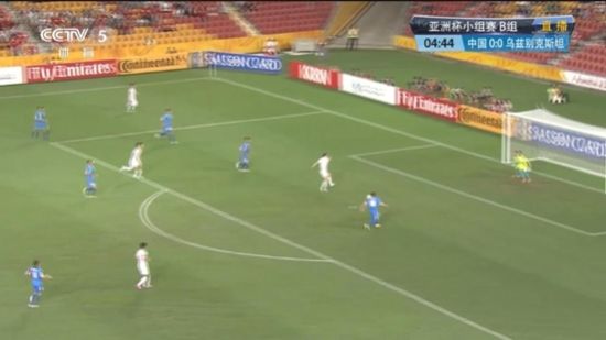 图29 武磊没有够到足球