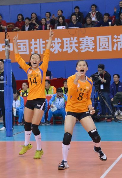 8号张磊激情庆祝得分