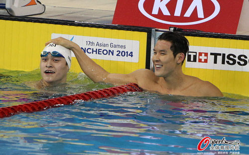 你看，咱俩又上头条了！