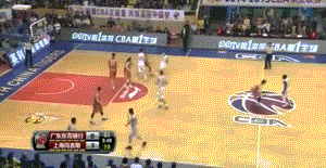 易建联挡拆后顺下，直接空接