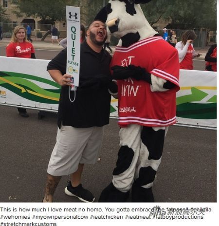 大家看看我是多爱吃，你可以抱抱这个胖子。