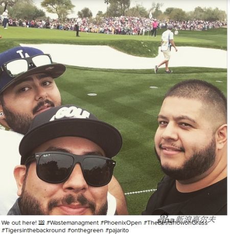 我们出动了。是三胞胎吗？太像了