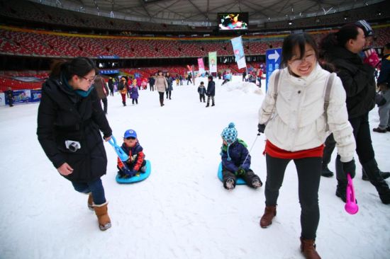 全家玩得不亦乐乎