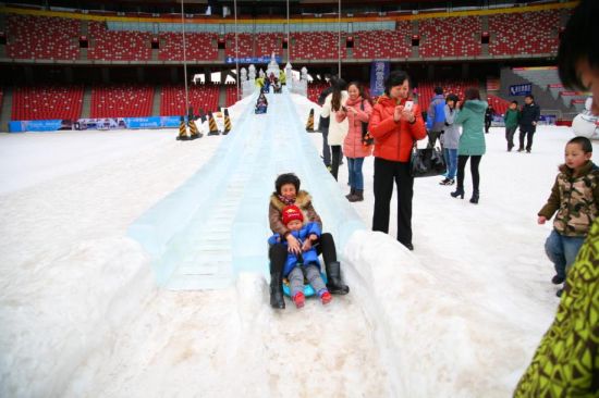 全民参与冰雪活动热情高涨