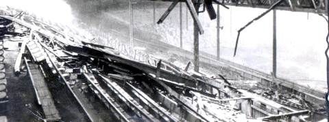 1941年，在二战期间老特拉福德球场遭受炸弹的严重摧毁