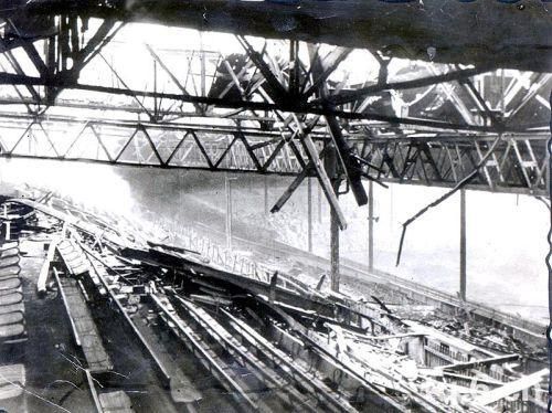 球场遭到德军破坏