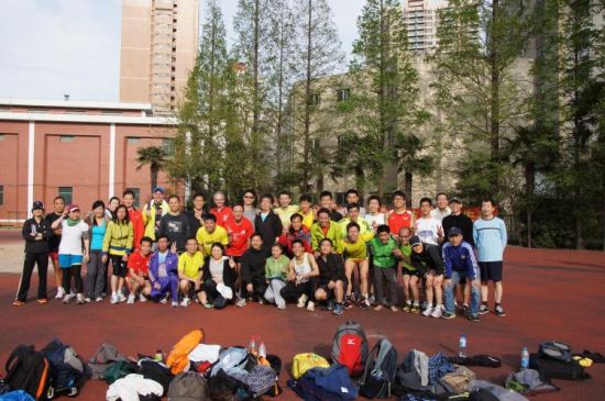 老友会训练集合照。