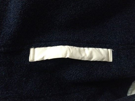 口袋边缘的配色也恰到好处。