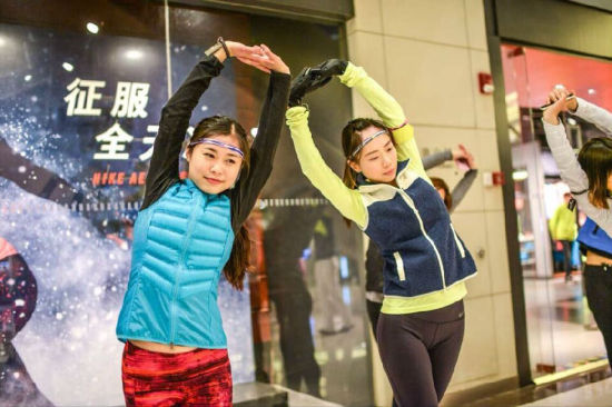 　　连续的几天对上衣和裤子进行了机洗测试除了上衣有少许起球，其它都非常好，没有任何变形、缩水，面料依旧柔软舒适。