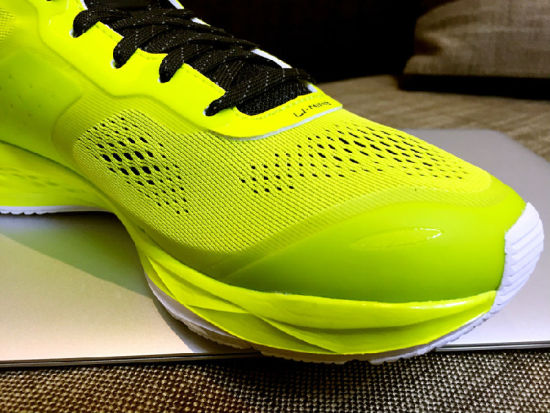 两款帮面我都穿了并体验过，一体织更加透气，致密莱卡更加暖和，小伙伴们可以根据当地的气候选择。