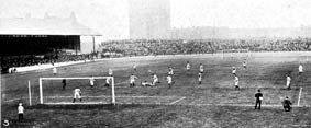 1905年9月，切尔西在斯坦福桥战胜西布朗