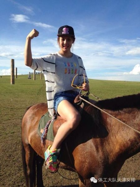 王佳敏骑马