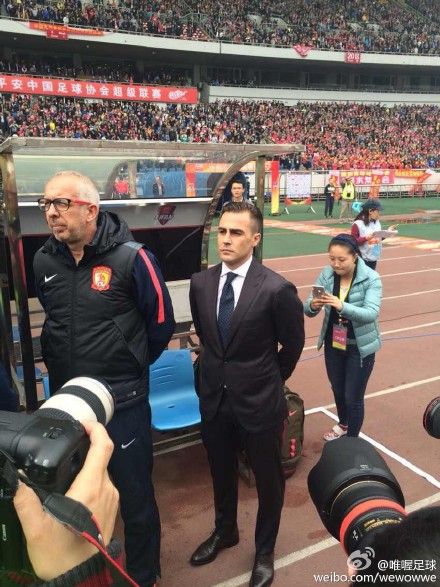 　　@砒霜糖馅插烧包: 干嘛要在这个角度照我大卡，人家虽然矮，但是架不住人家挺拔端庄啊，刚刚近距离看过嘟嘴，已被杀死……