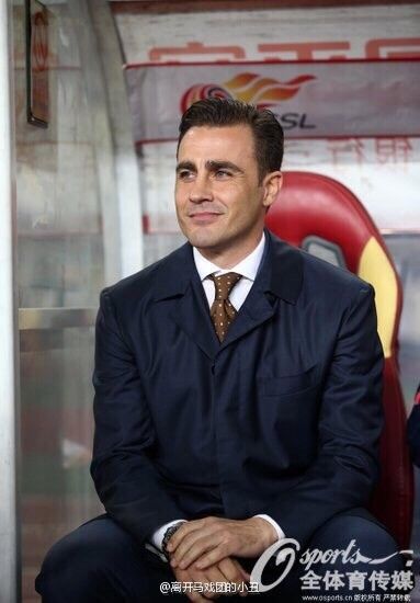 　　@离开马戏团的小丑：那些喊#卡纳瓦罗#下课的，我求求你们快让他下课吧！你们这么恨他，我都不忍看了！[挖鼻屎]