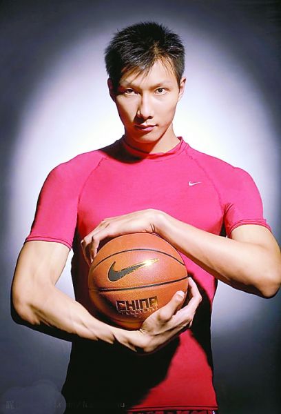 易建联是nike代言人