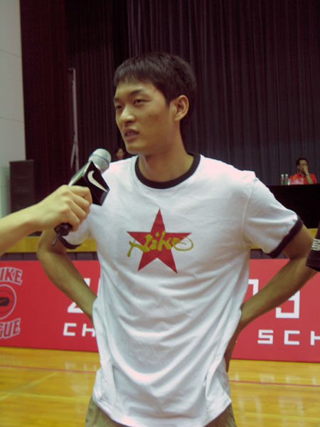 陈江华06年就和NIKE签约