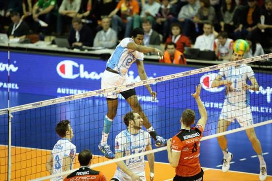 古巴名将莱昂强攻