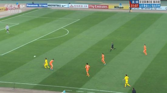 图13 克里斯蒂亚诺挑球过掉戴琳 