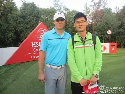 微博网友@米卢hang 与乔丹合影