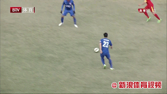 萨米尔连过数人扳平GIF