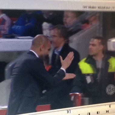 瓜迪奥拉对队医讽刺性鼓掌