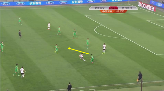 图6 李翰博头球点给同伴