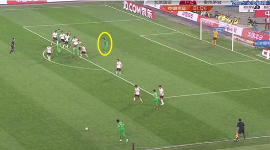 图13 邵佳一故意留在越位位置