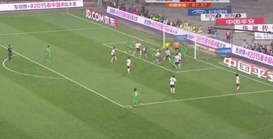 图20 巴塔拉头球攻门破网