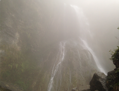 梦中追逐我的瀑布。