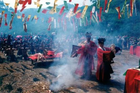 祭祖坛仪式场景。